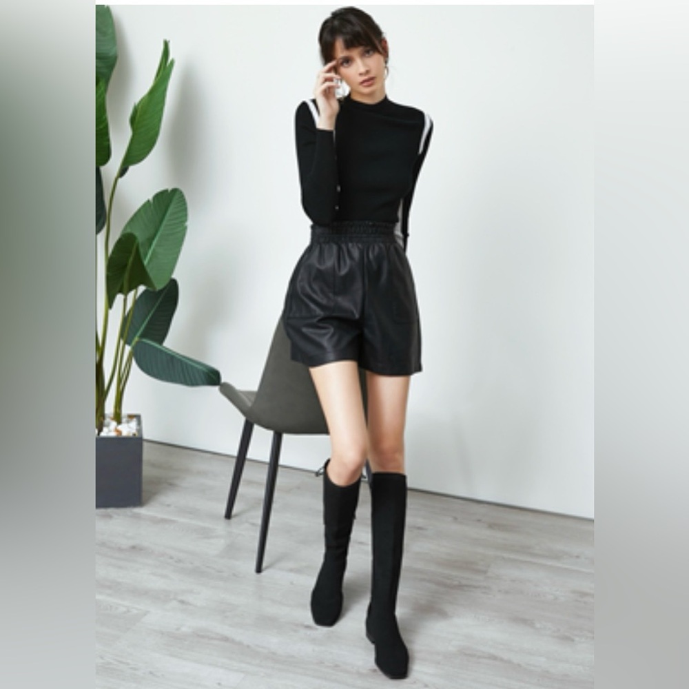 VIVAIA Black Lace-Up Back Knee-High Boots - Size 7
